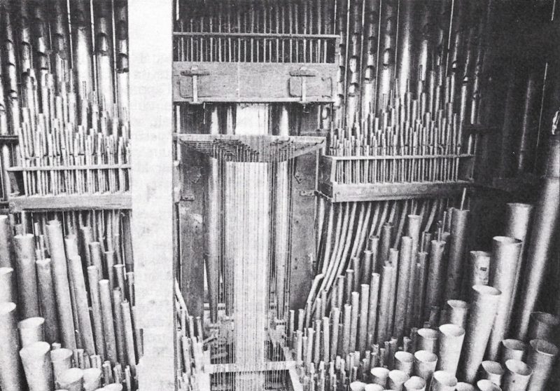 Tuyauterie de l'orgue Saint Didier de Villiers-le-Bel vue d'ensemble